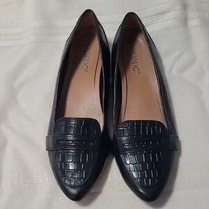 Vionic Savannah Women's Black Leather Flats